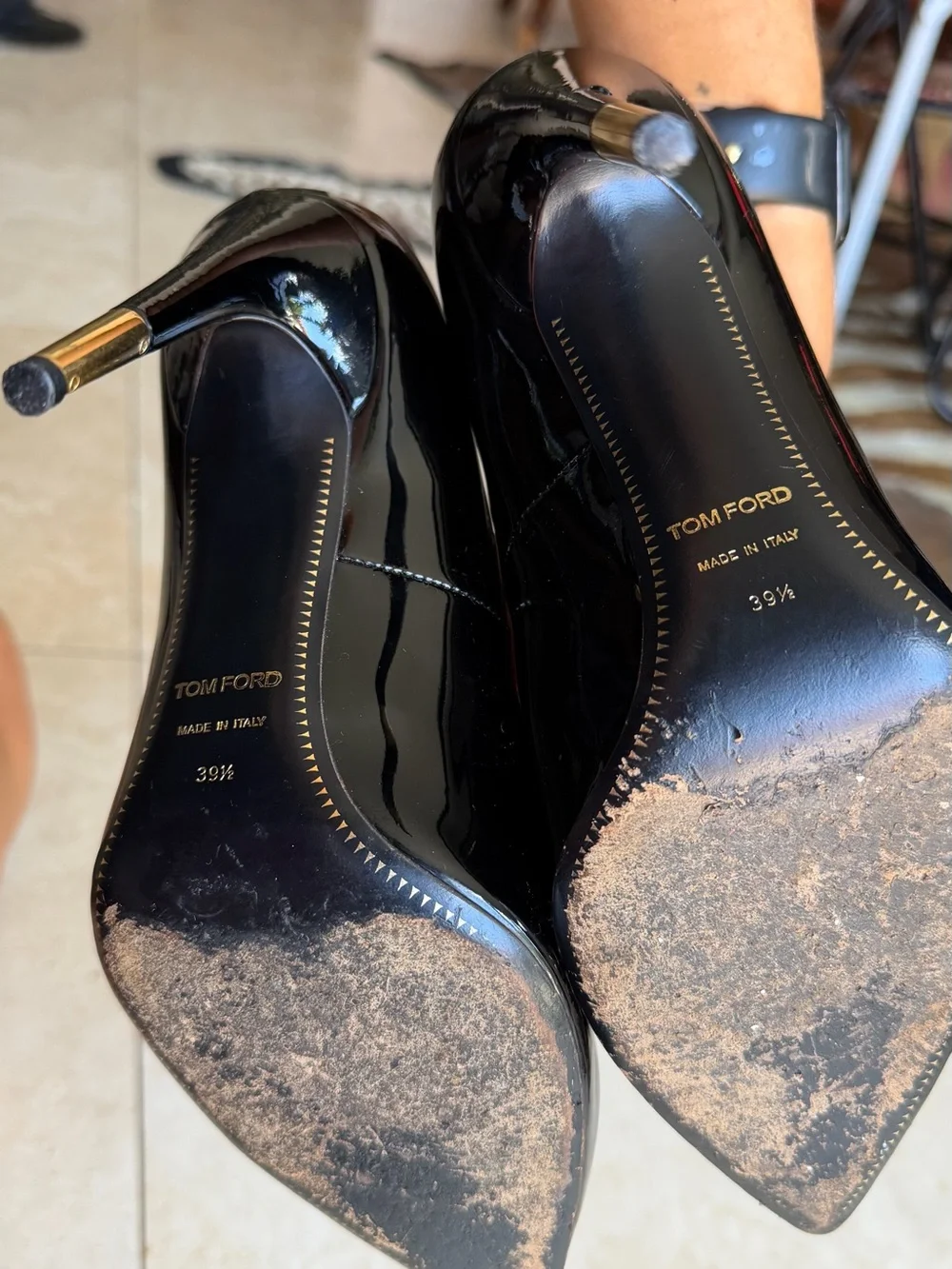 Tom Ford Black Patent Leather pointed  Ankle-Strap Pumps w/ Gold Padlock sz 39.5